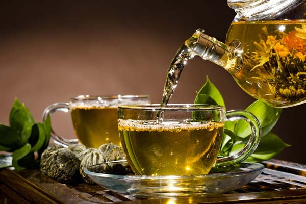 فوائد الشاي الأخضر للصحة، والآثار الجانبية